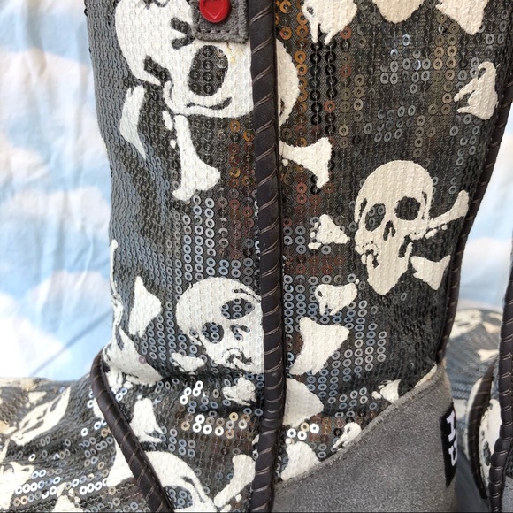 I Heart Ugg Skull Sequin Boots size 7. - Picture 13 of 15
